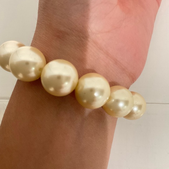 🐚 💖 Elegant Pearl Bracelet with stone 🪨 - Picture 4 of 5